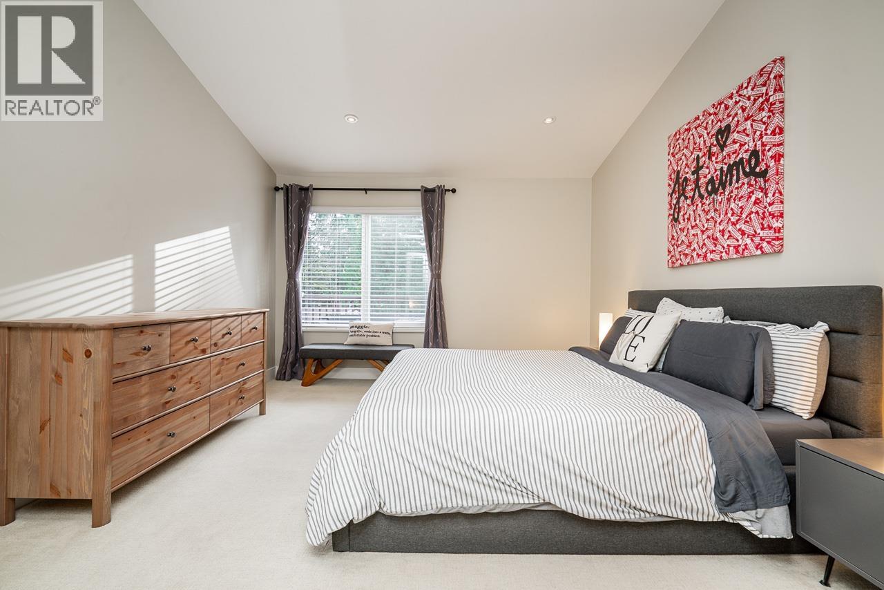 22 4055 INDIAN RIVER DRIVE, North Vancouver