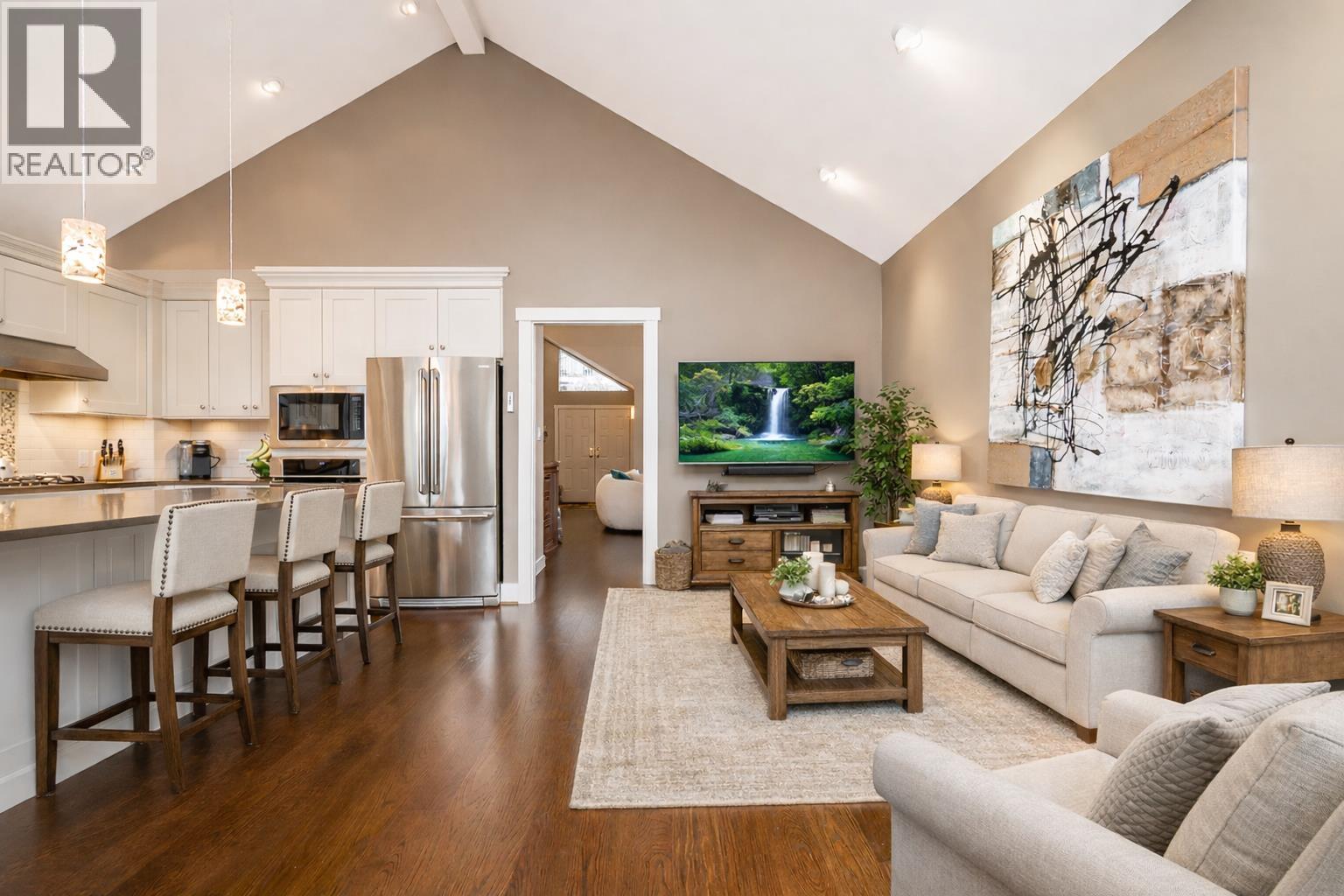 22 4055 INDIAN RIVER DRIVE, North Vancouver