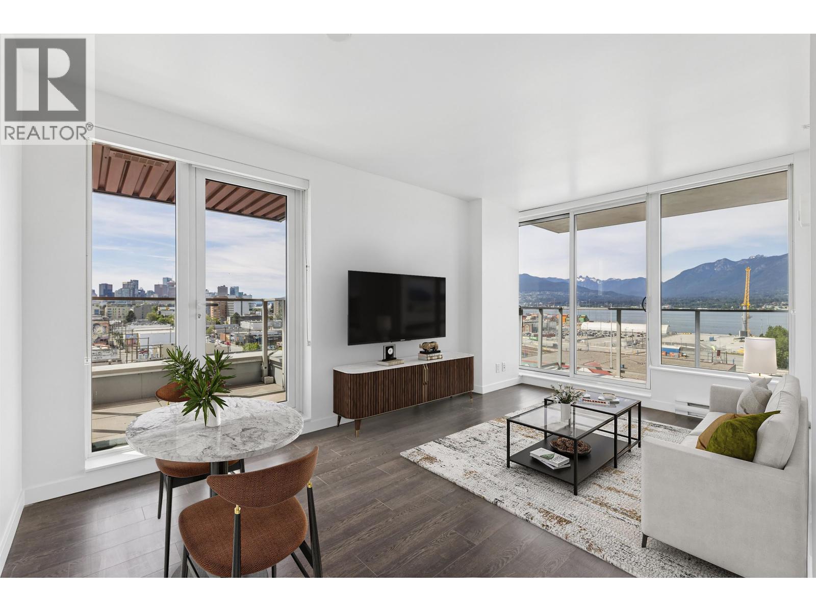 902 933 HASTINGS Street - main photo