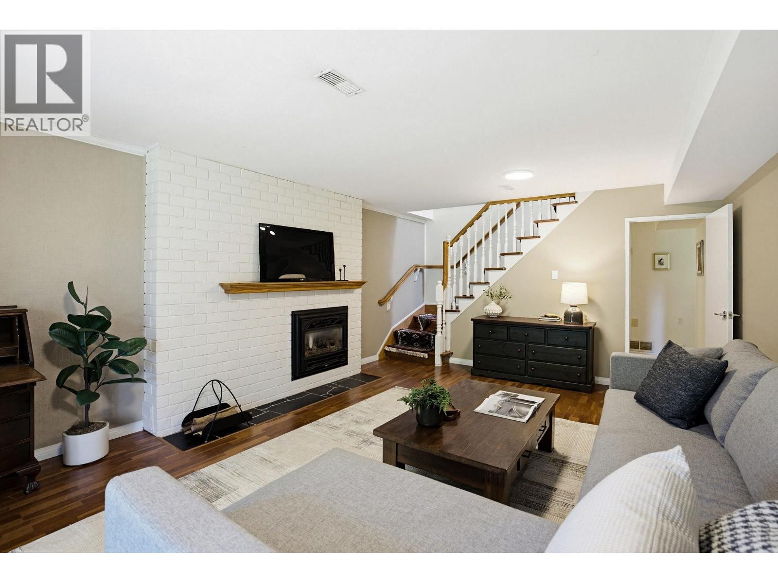 3665 EDGEMONT BOULEVARD, North Vancouver