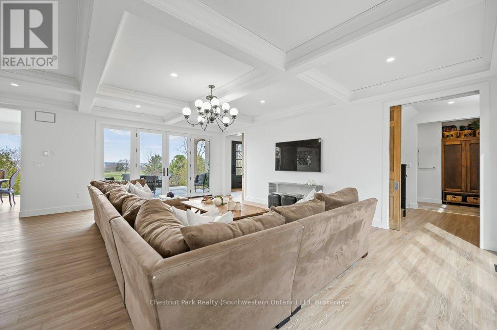 27 VARDON DRIVE - 13