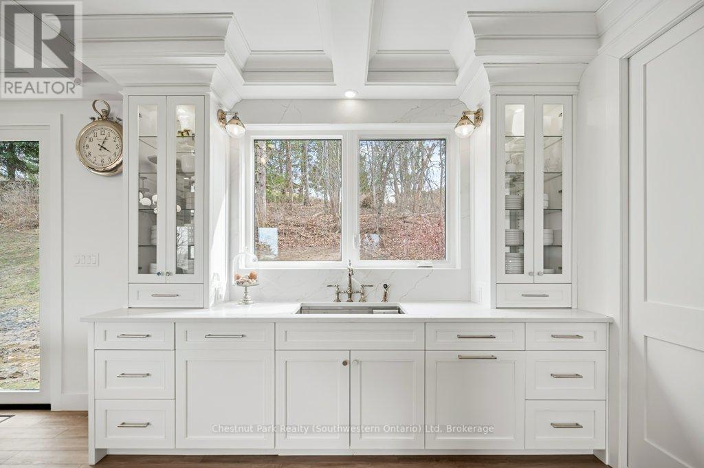 27 VARDON DRIVE - 21