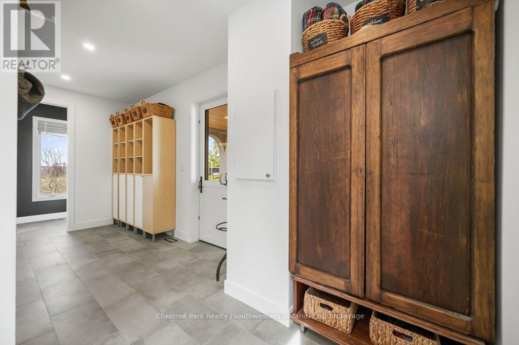 27 VARDON DRIVE - 24