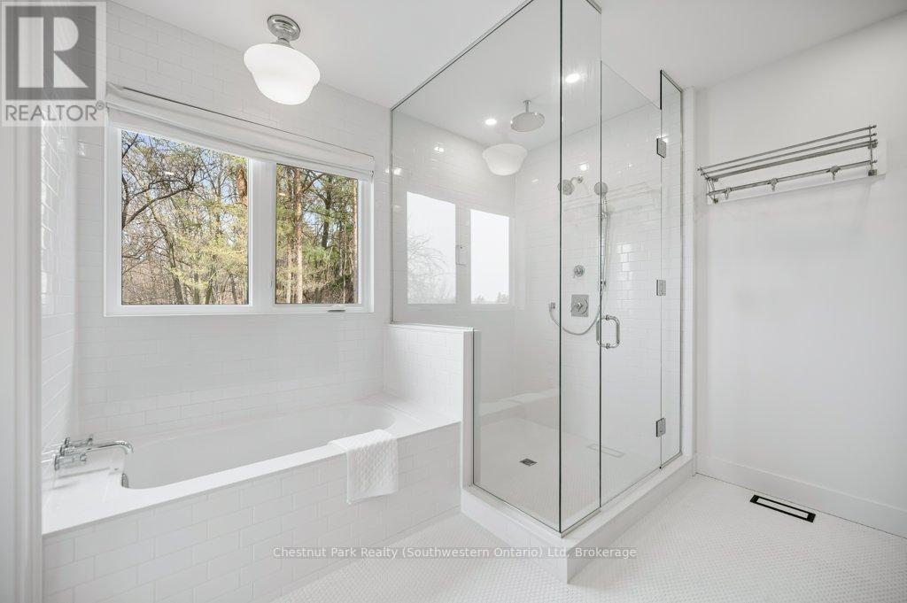 27 VARDON DRIVE - 31