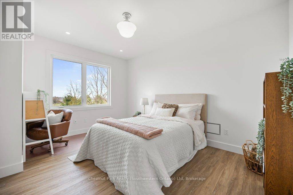 27 VARDON DRIVE - 32