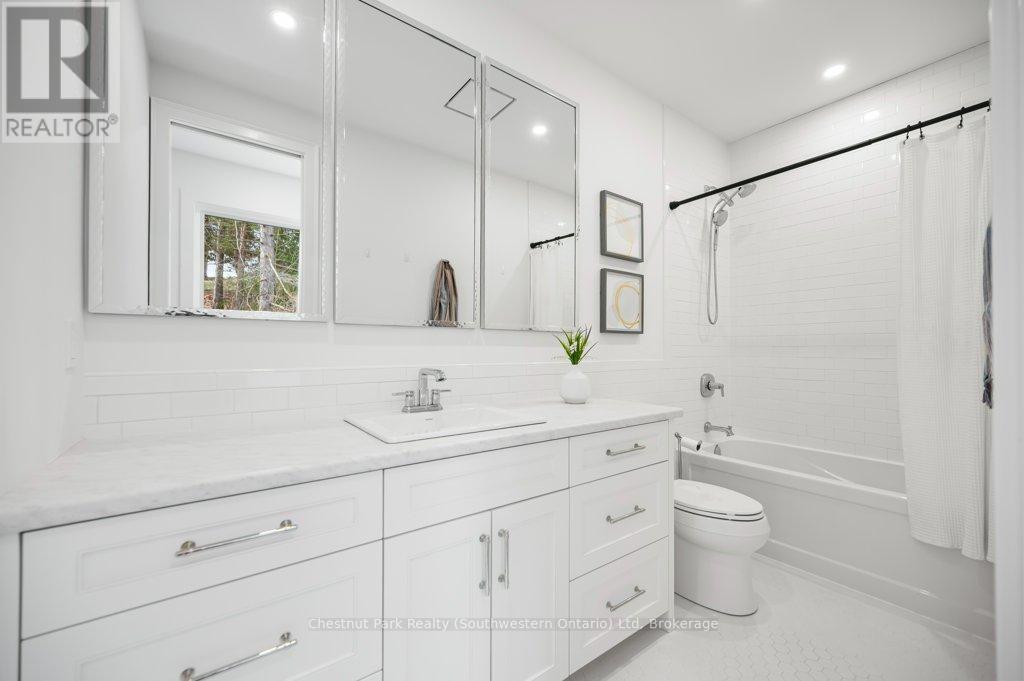 27 VARDON DRIVE - 36