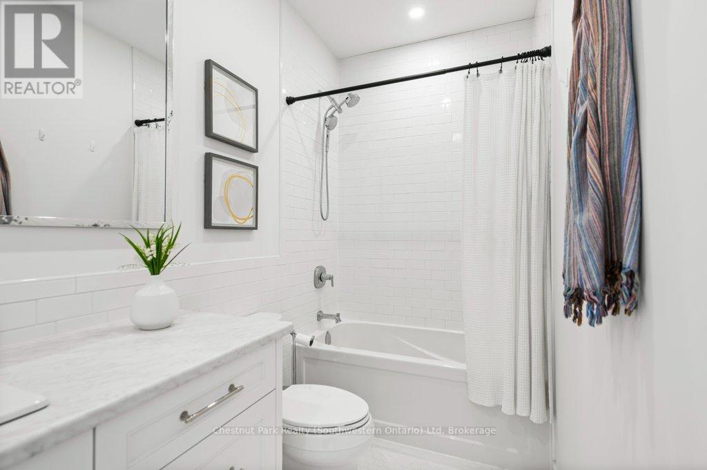 27 VARDON DRIVE - 37