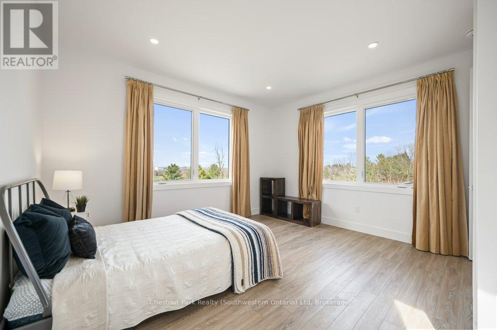 27 VARDON DRIVE - 40