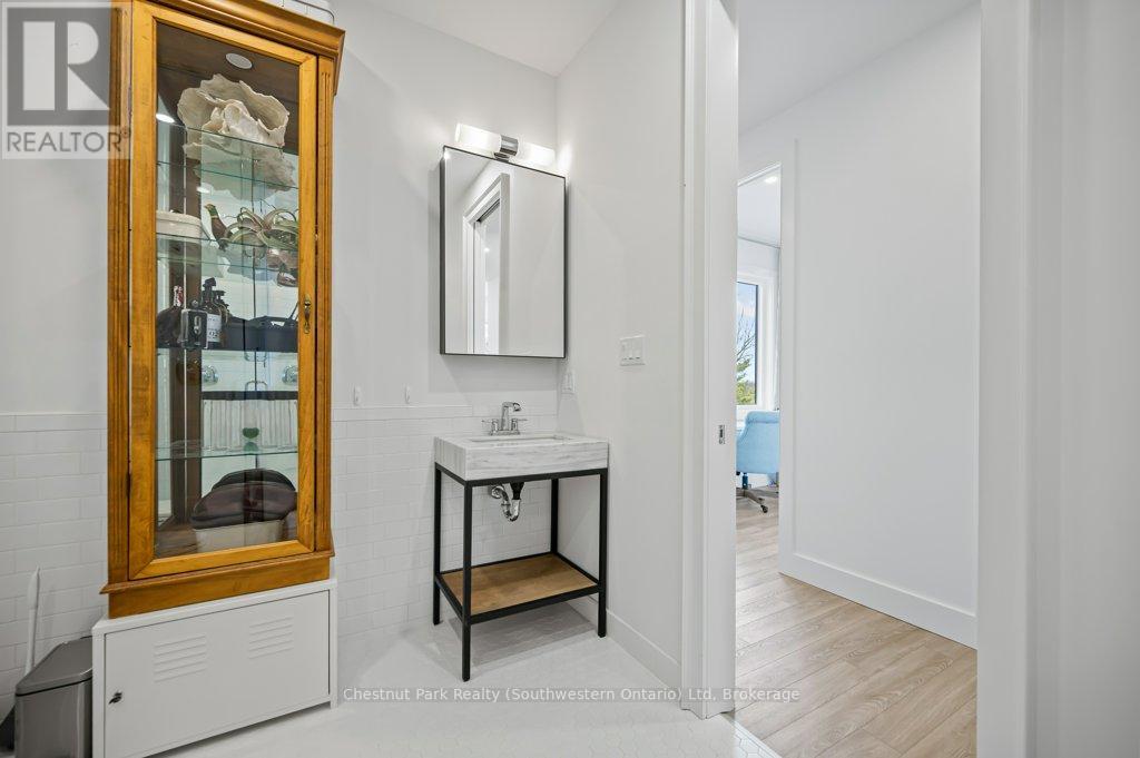 27 VARDON DRIVE - 43