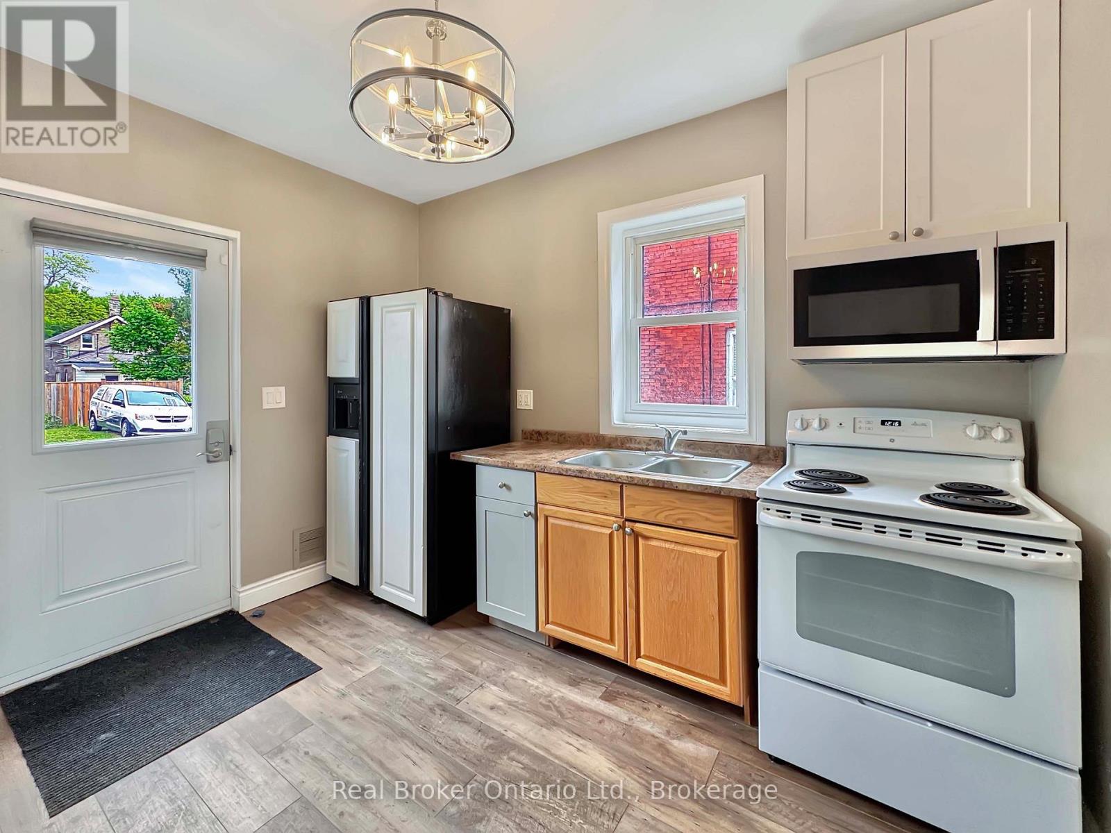 273 BRANT AVENUE - 12