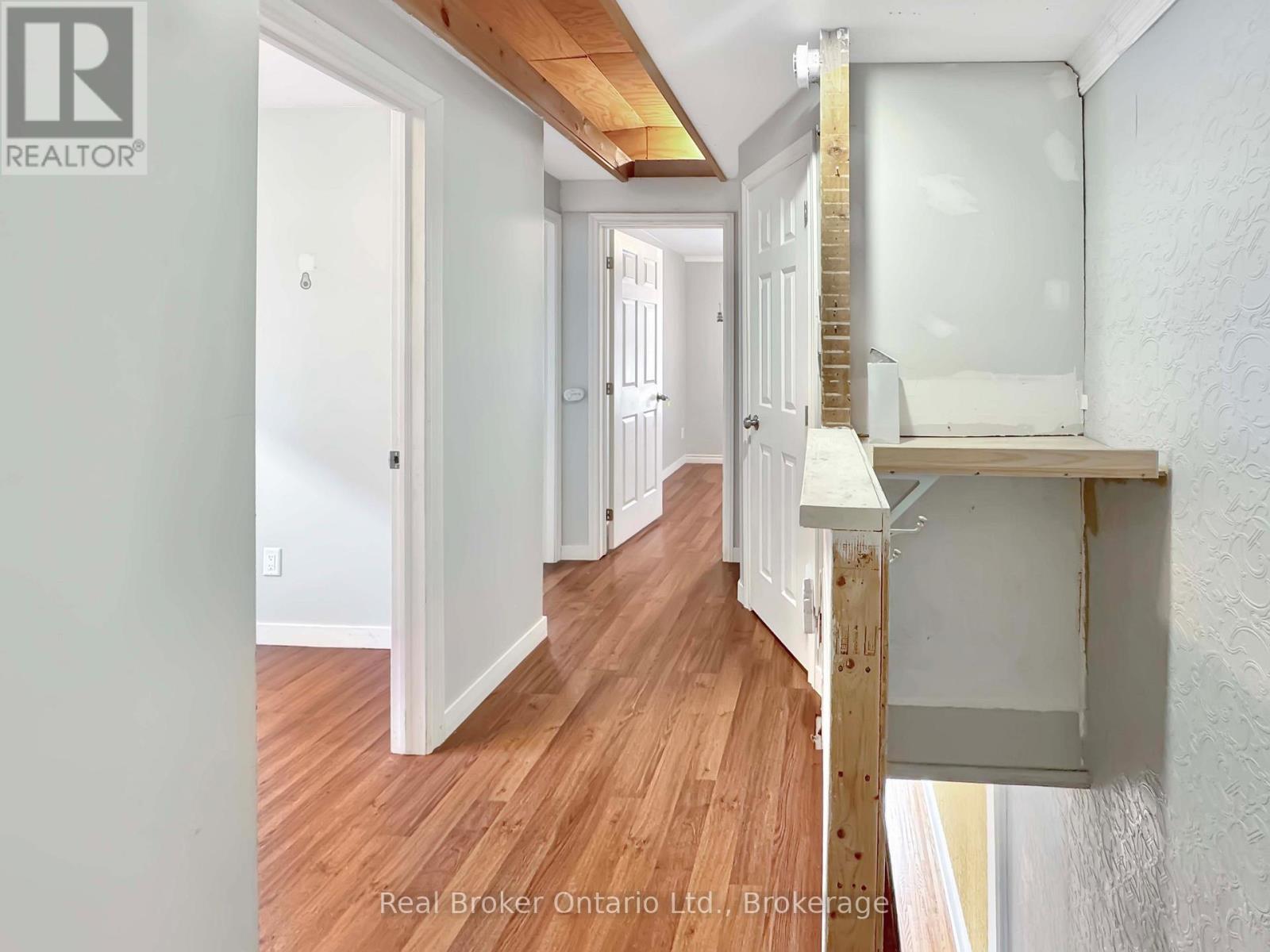 273 BRANT AVENUE - 16