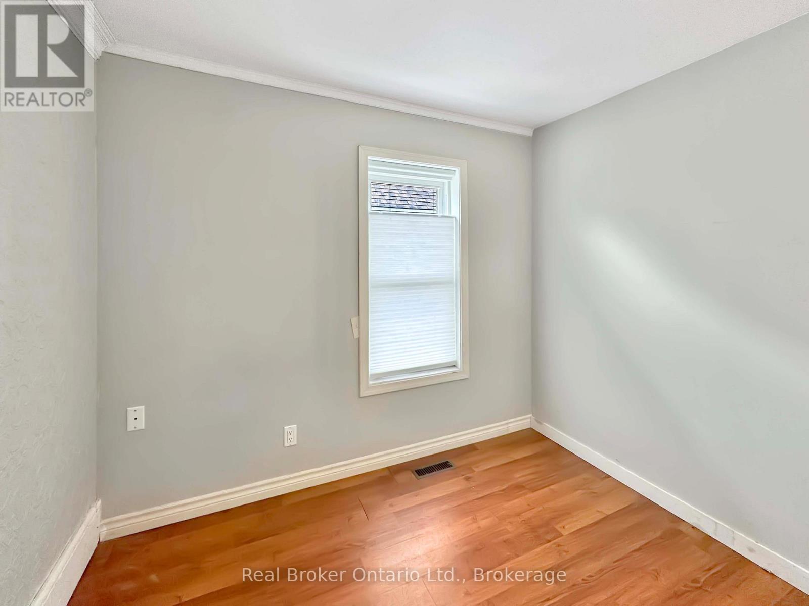 273 BRANT AVENUE - 17