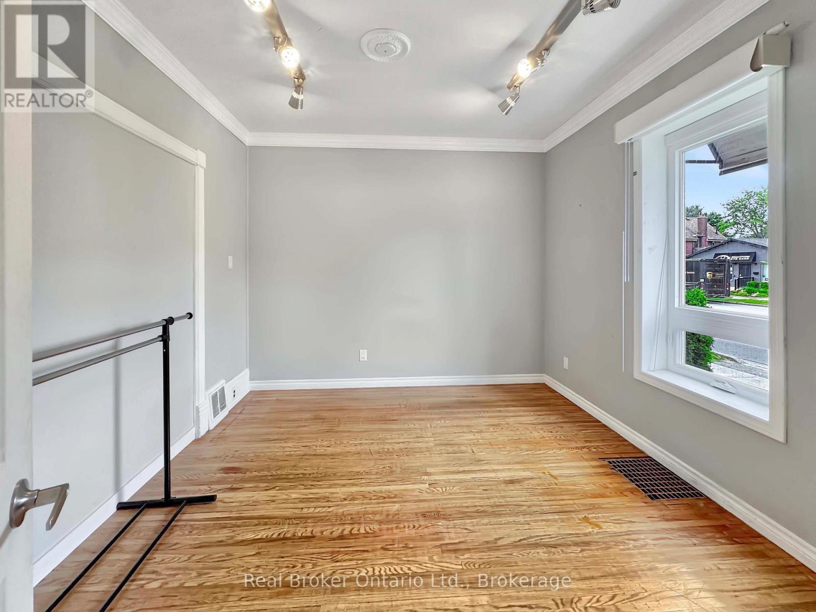 273 BRANT AVENUE - 6