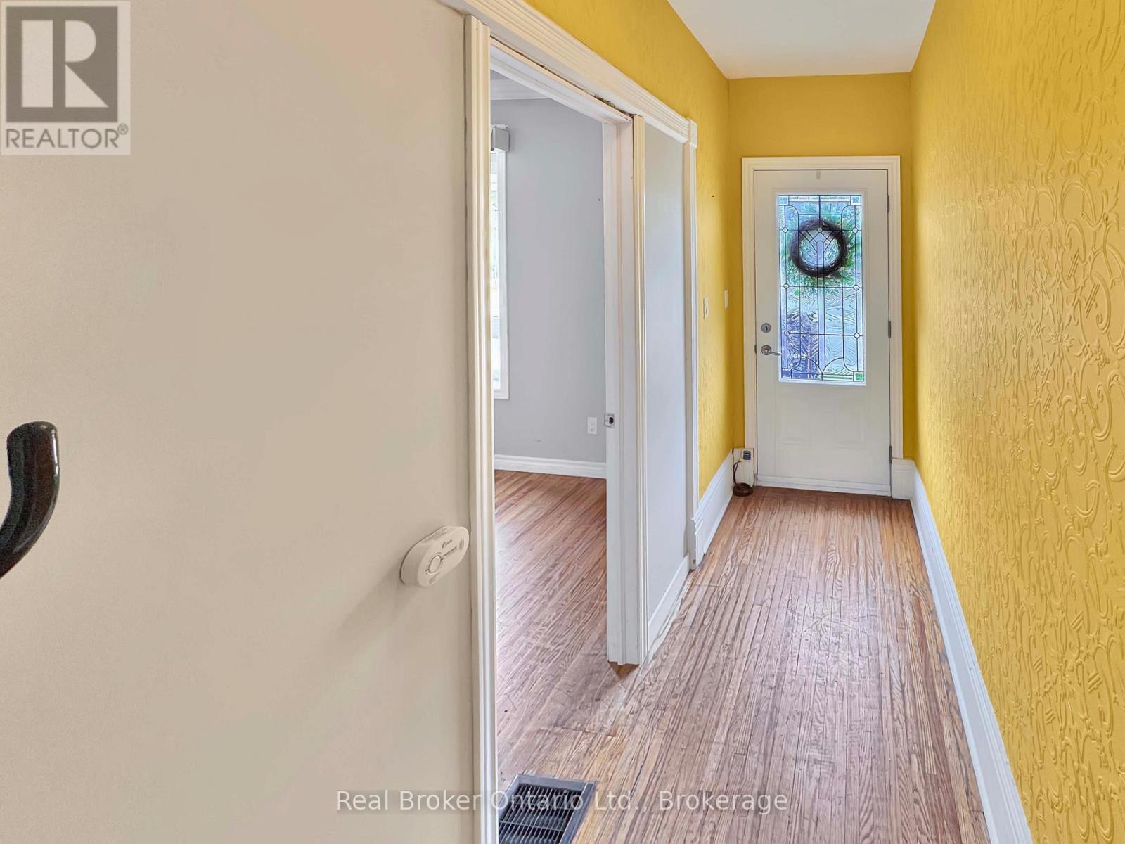 273 BRANT AVENUE - 8