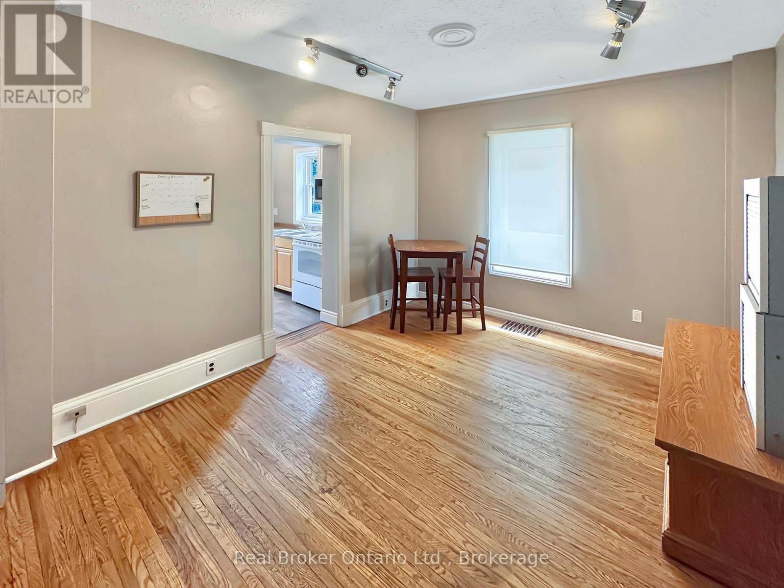 273 BRANT AVENUE - 9