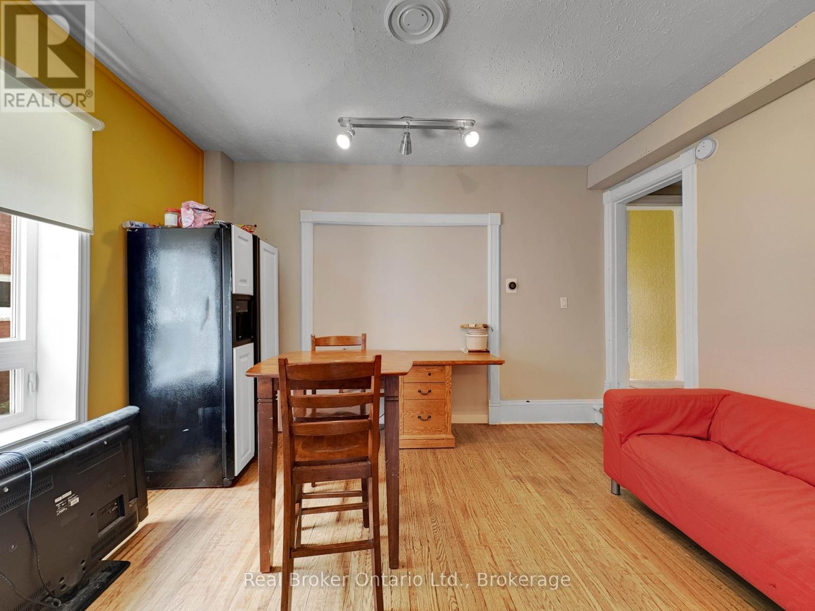 273-275 BRANT AVENUE - 16