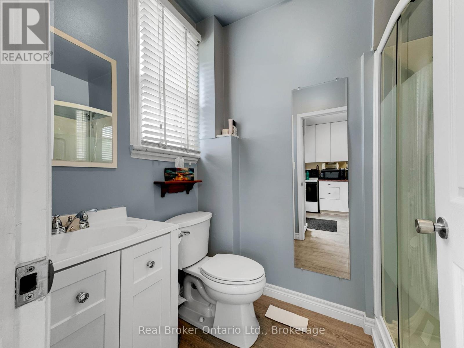 273-275 BRANT AVENUE - 27