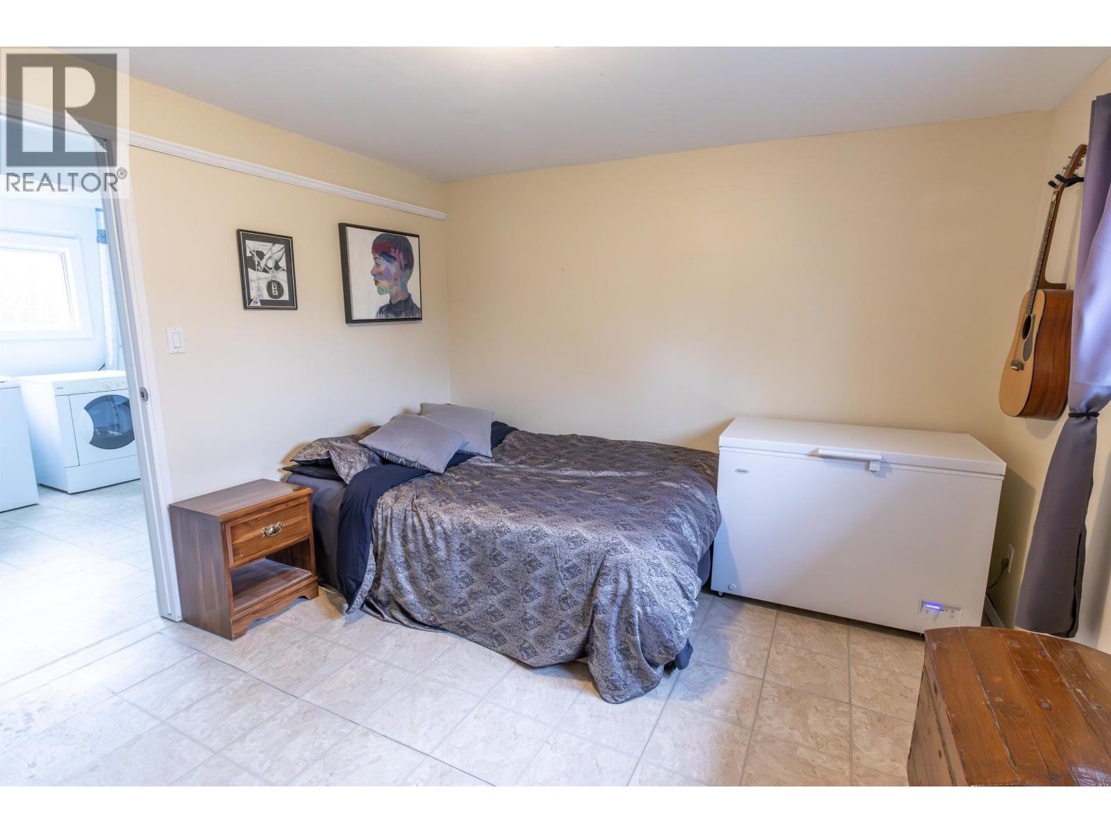 9211 77 STREET - 35
