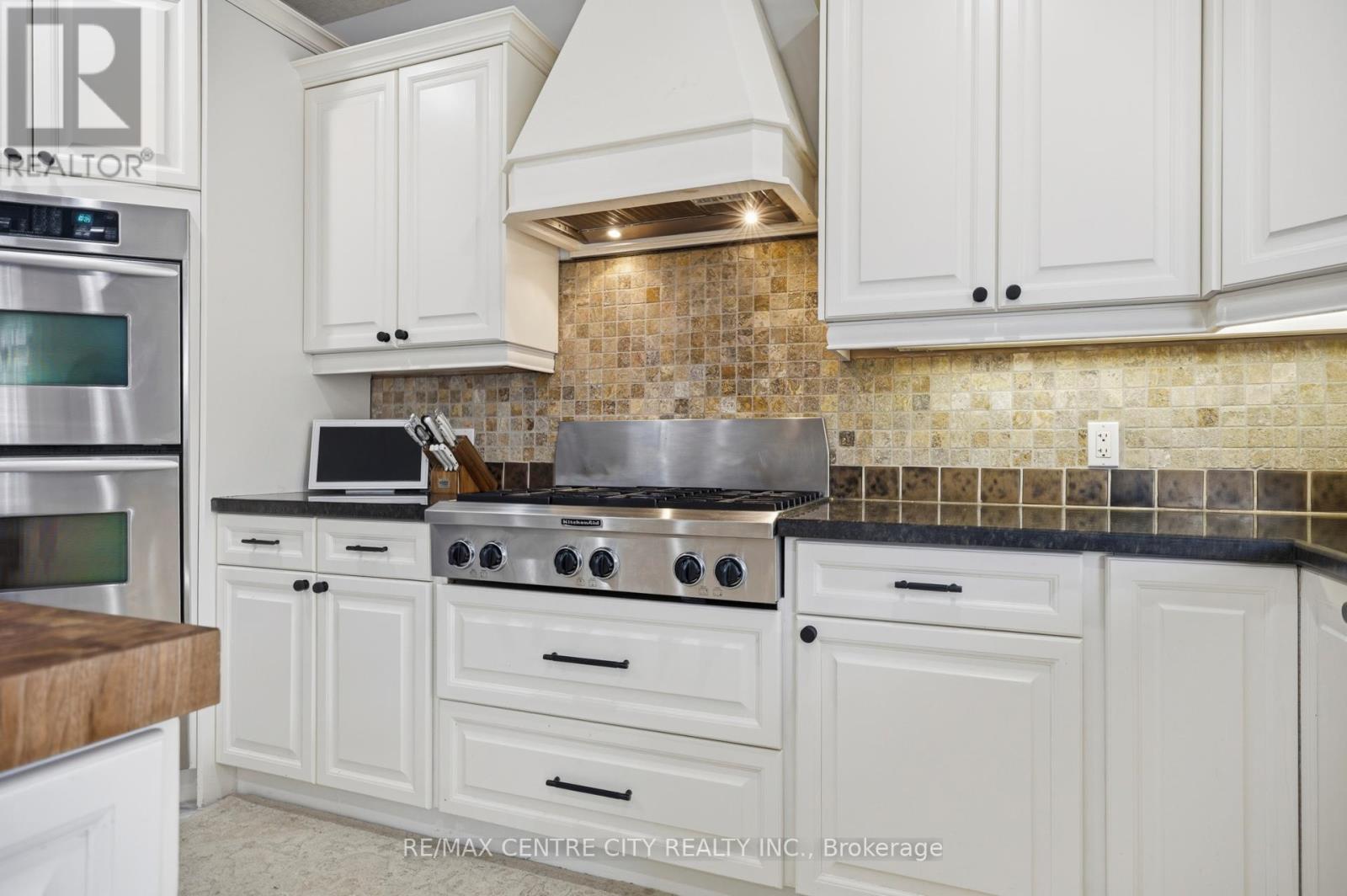 2114 RIVERBEND ROAD - 30