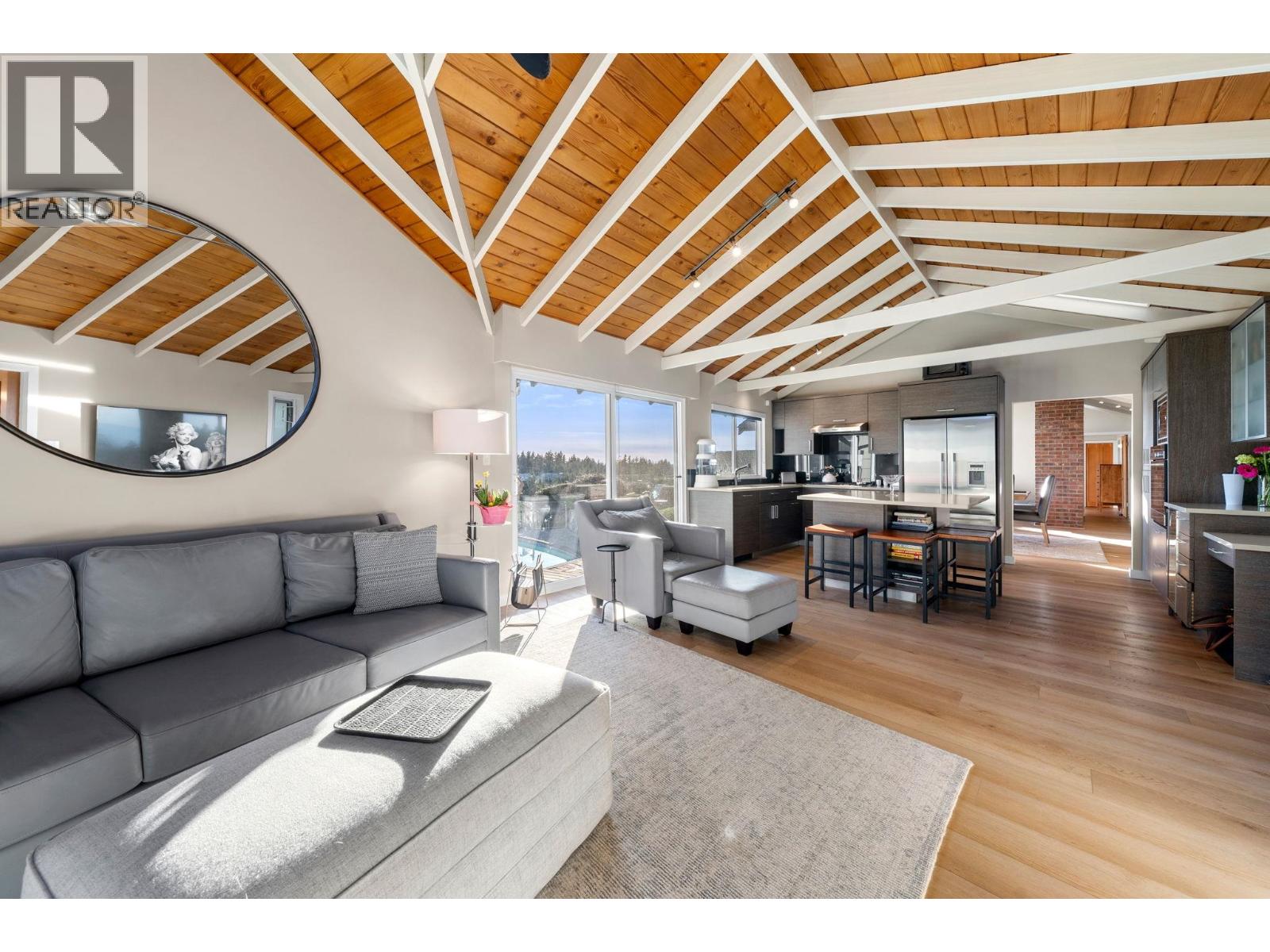 4570 WOODGREEN COURT, West Vancouver