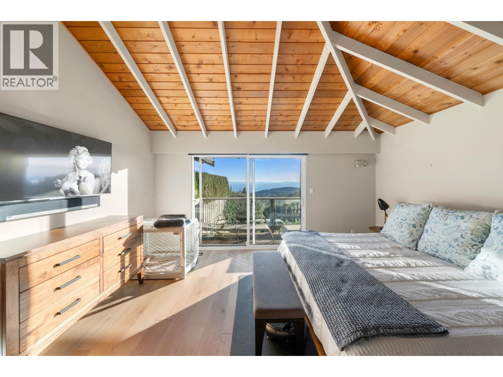 4570 WOODGREEN COURT, West Vancouver