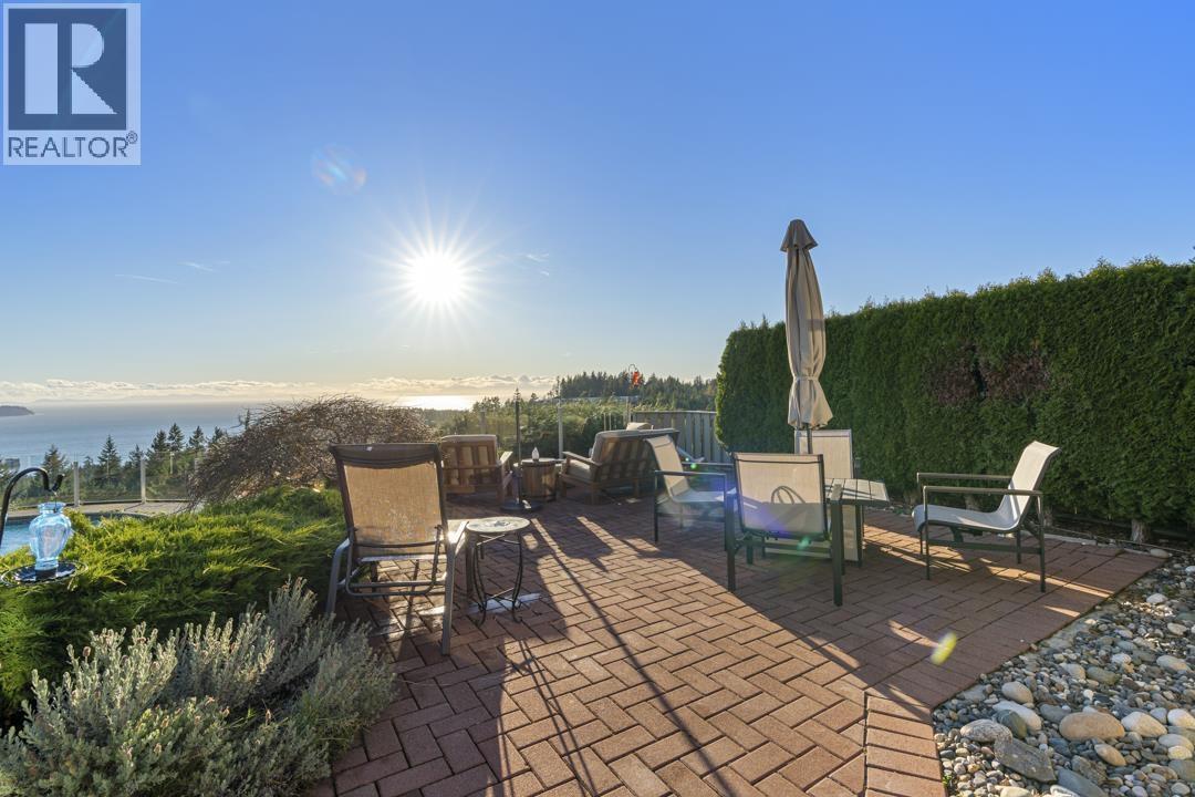 4570 WOODGREEN COURT, West Vancouver