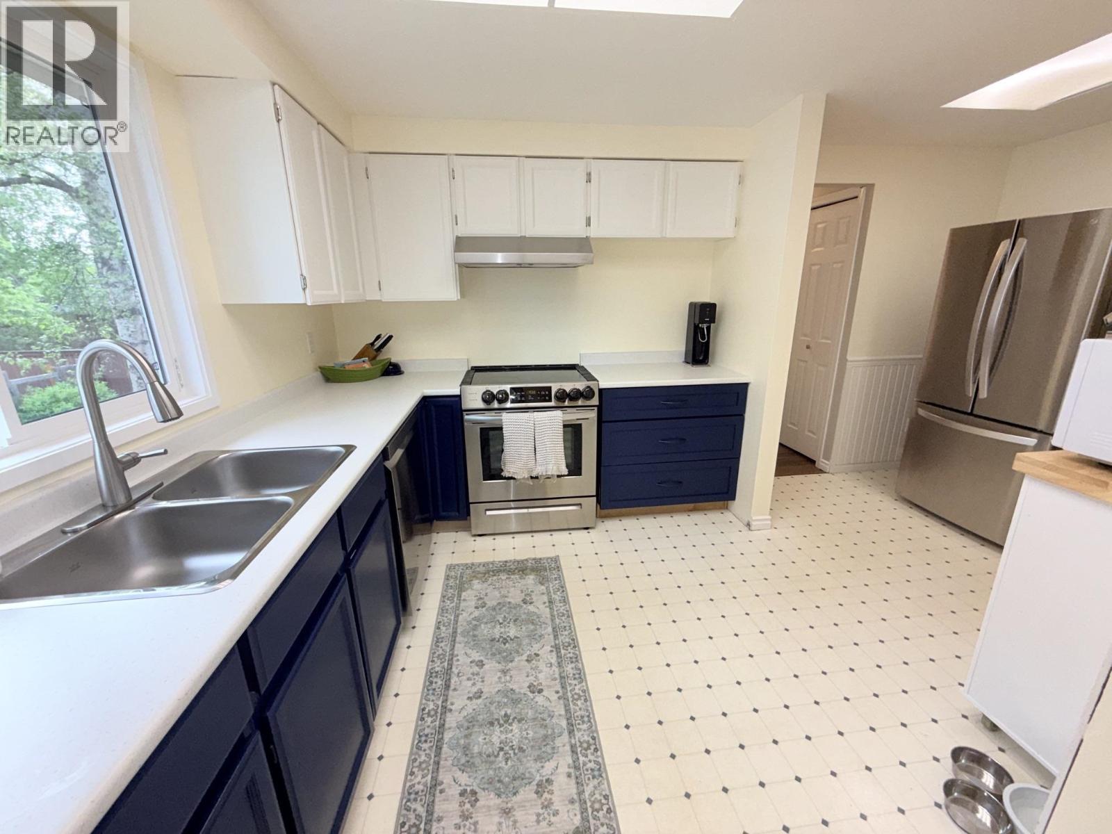 Photo 9 of 26 — 7864 LOYOLA CRESCENT · Prince George, BC