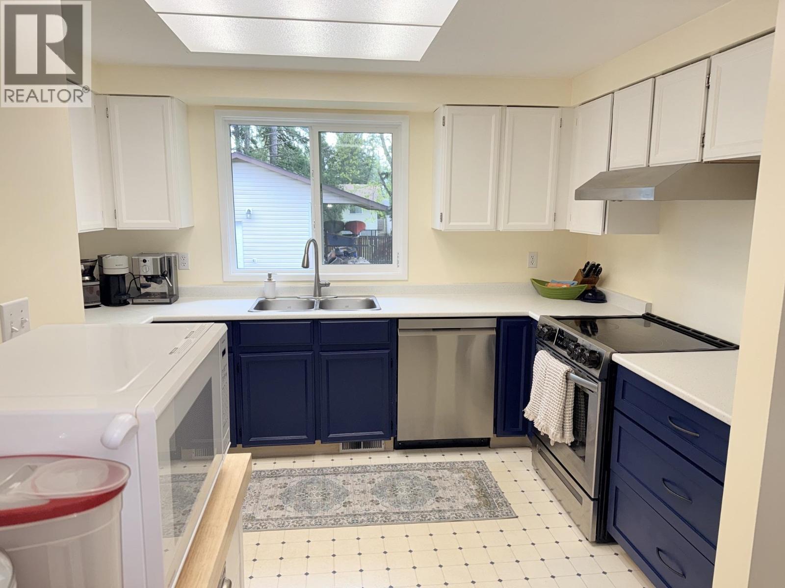 7864 LOYOLA CRESCENT - 6