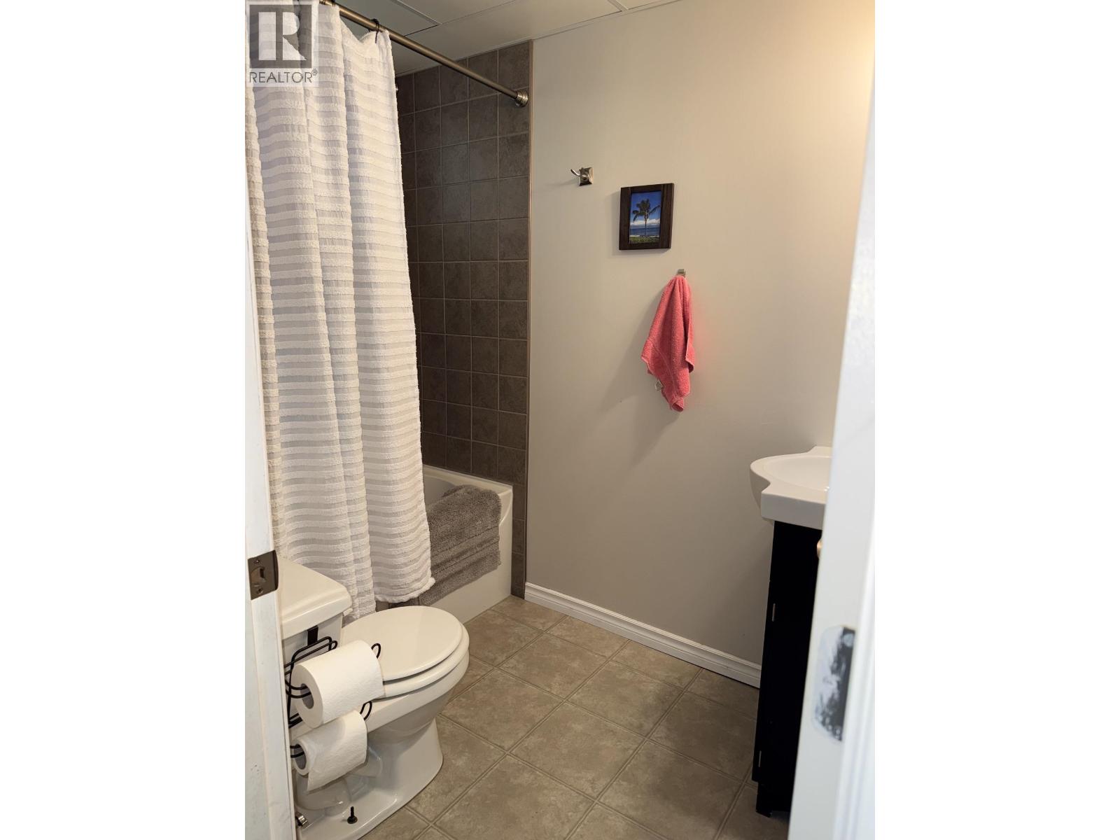 7864 LOYOLA CRESCENT - 22