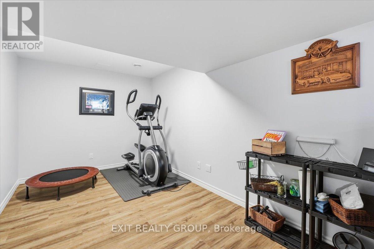 12 DORCHESTER DRIVE - 25