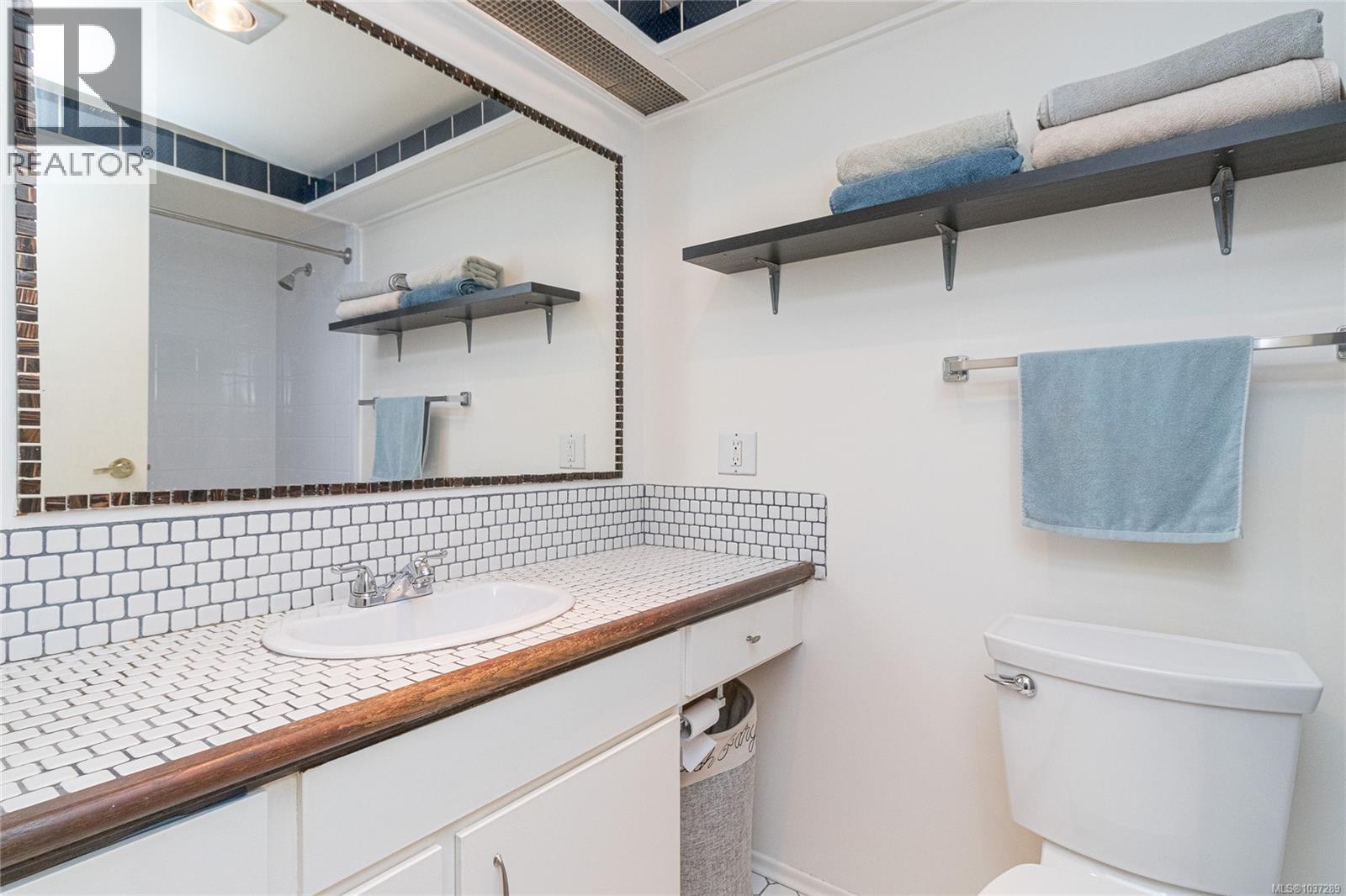 407 1009 McKenzie Avenue, Saanich