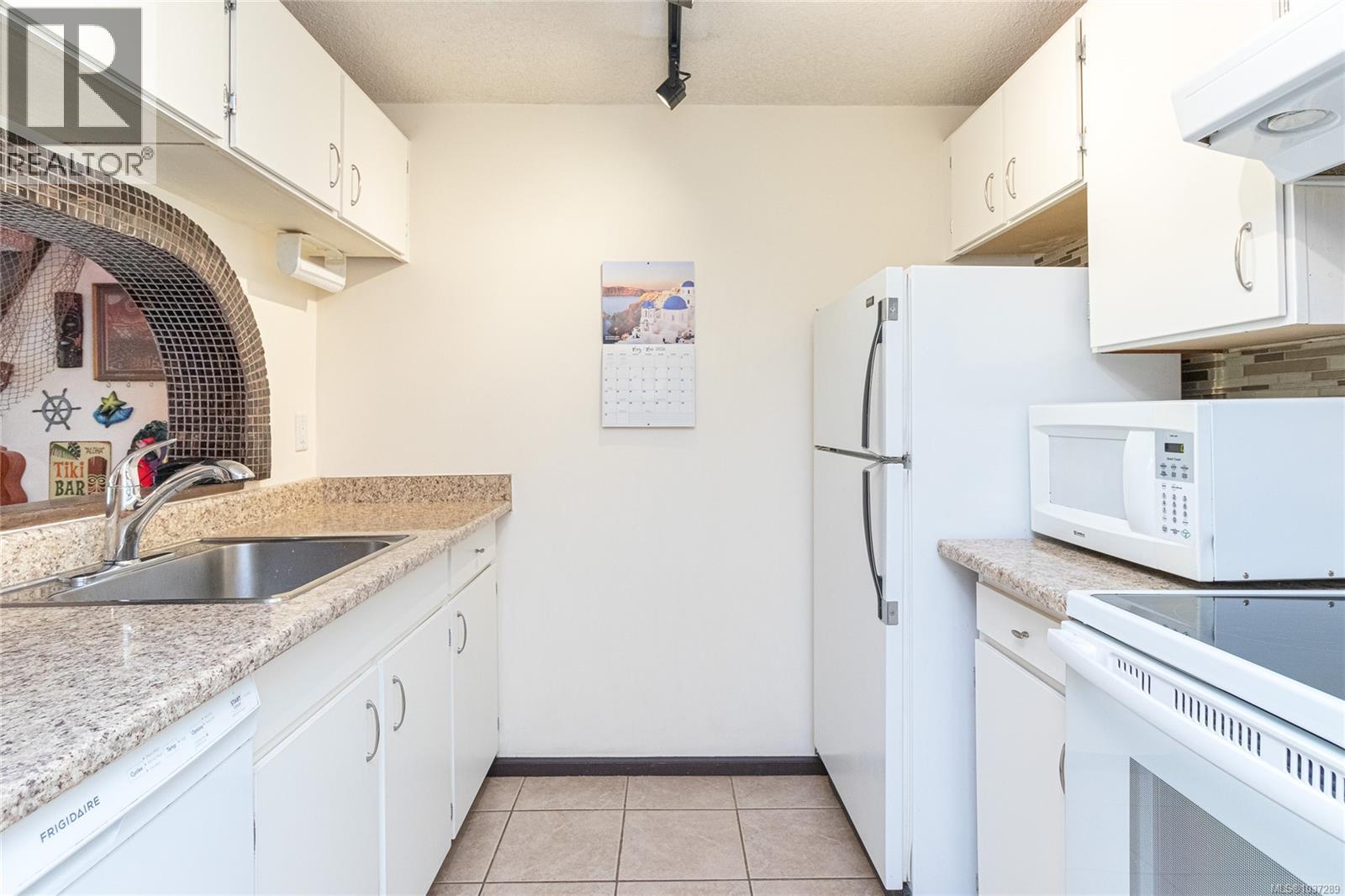 407 1009 McKenzie Avenue, Saanich