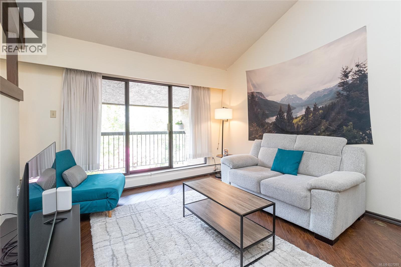 407 1009 McKenzie Avenue, Saanich