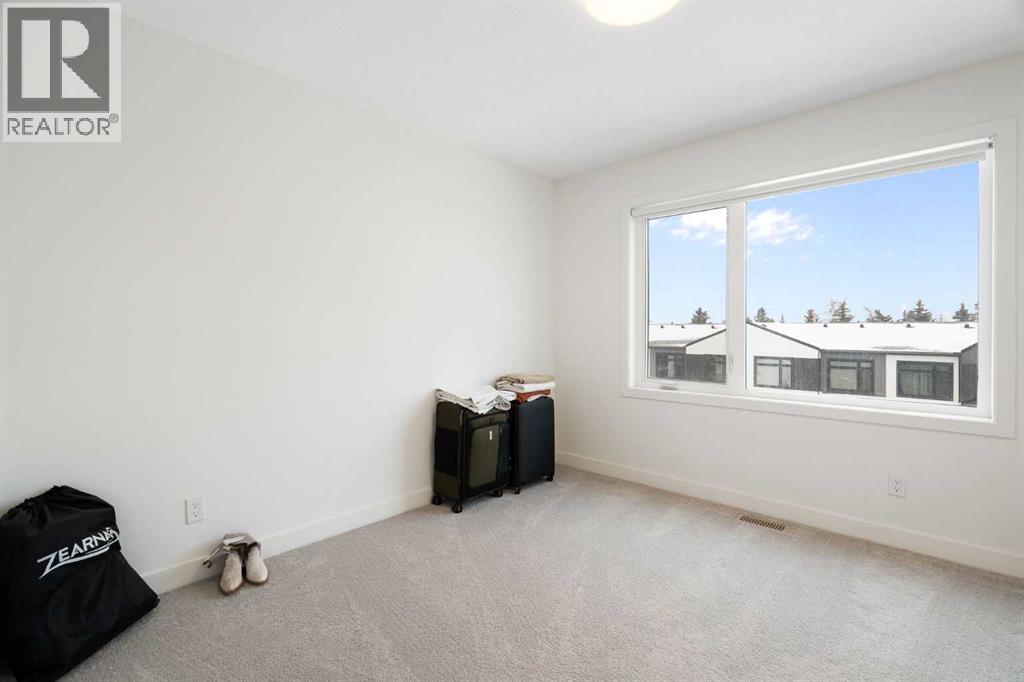 8528 21 Avenue SE - 23