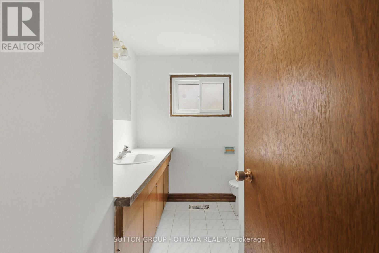 301 CENTRAL PARK BOULEVARD N - 17