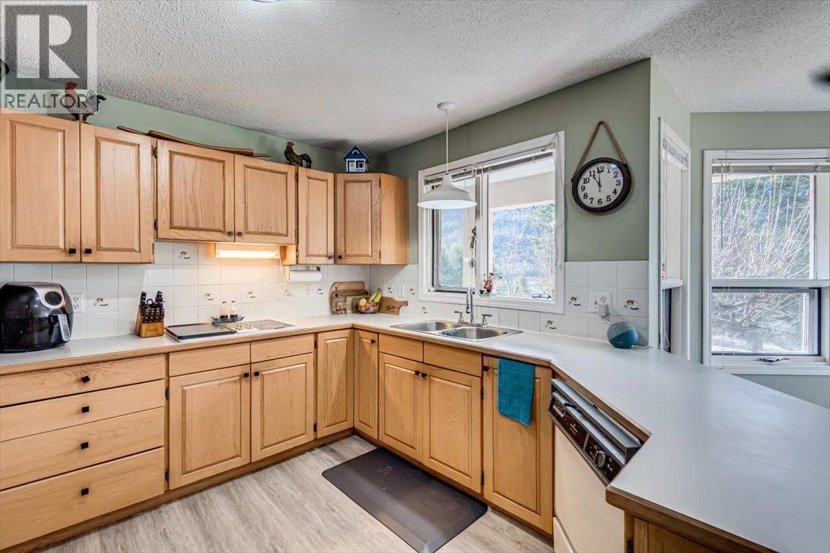 5407 ALLENDALE Crescent, Castlegar