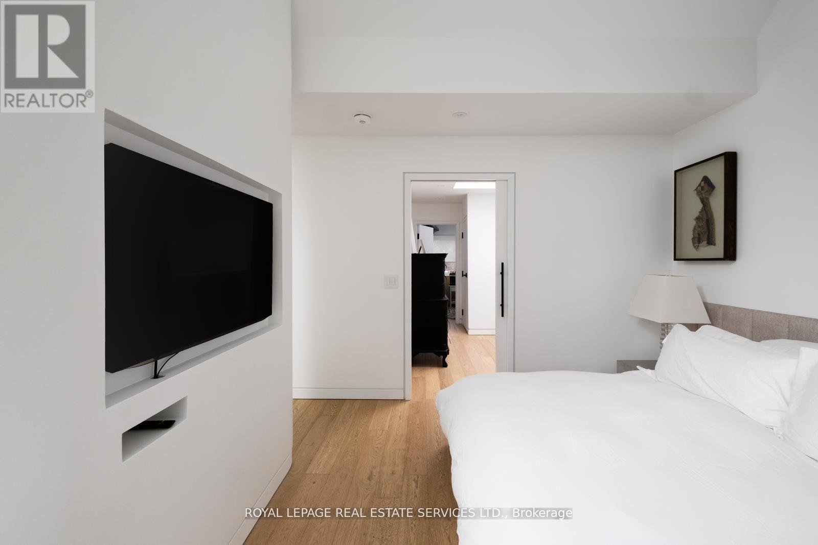 #16 390 WELLESLEY STREET E - 11