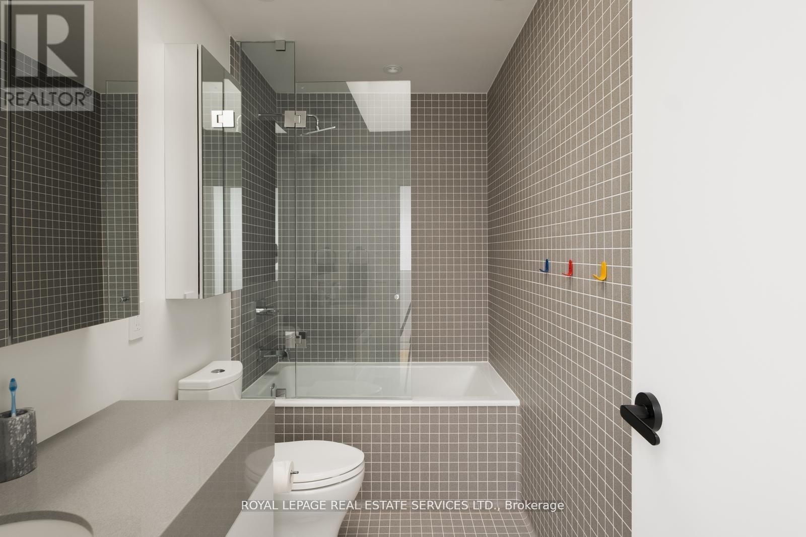 #16 390 WELLESLEY STREET E - 16