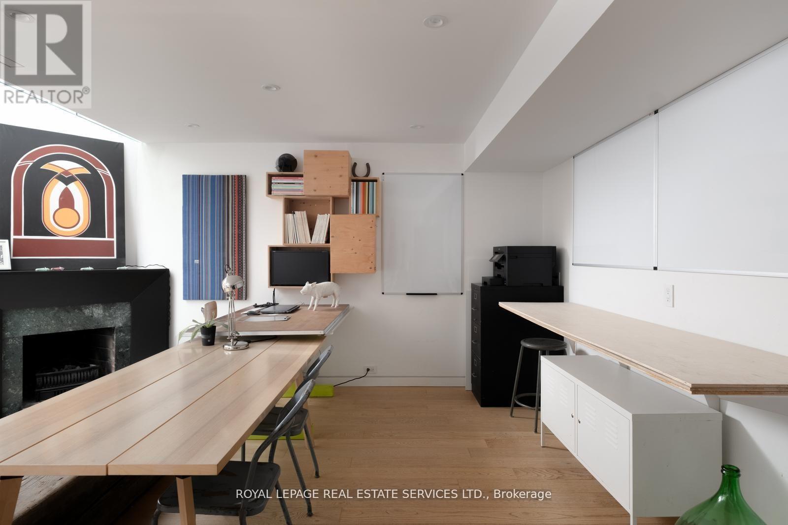 #16 390 WELLESLEY STREET E - 19