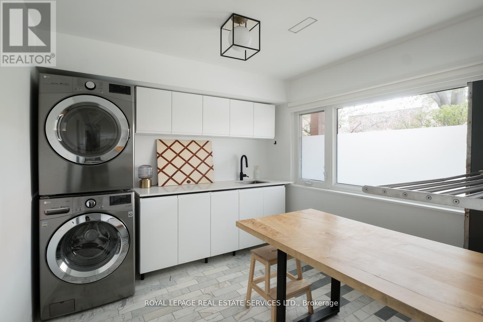 #16 390 WELLESLEY STREET E - 21