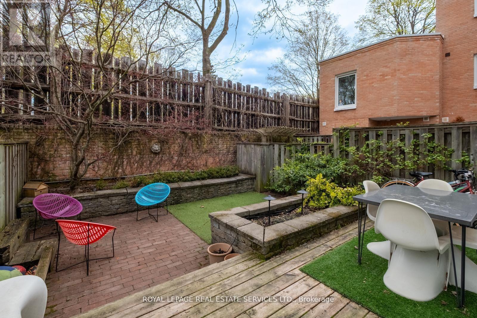 #16 390 WELLESLEY STREET E - 23