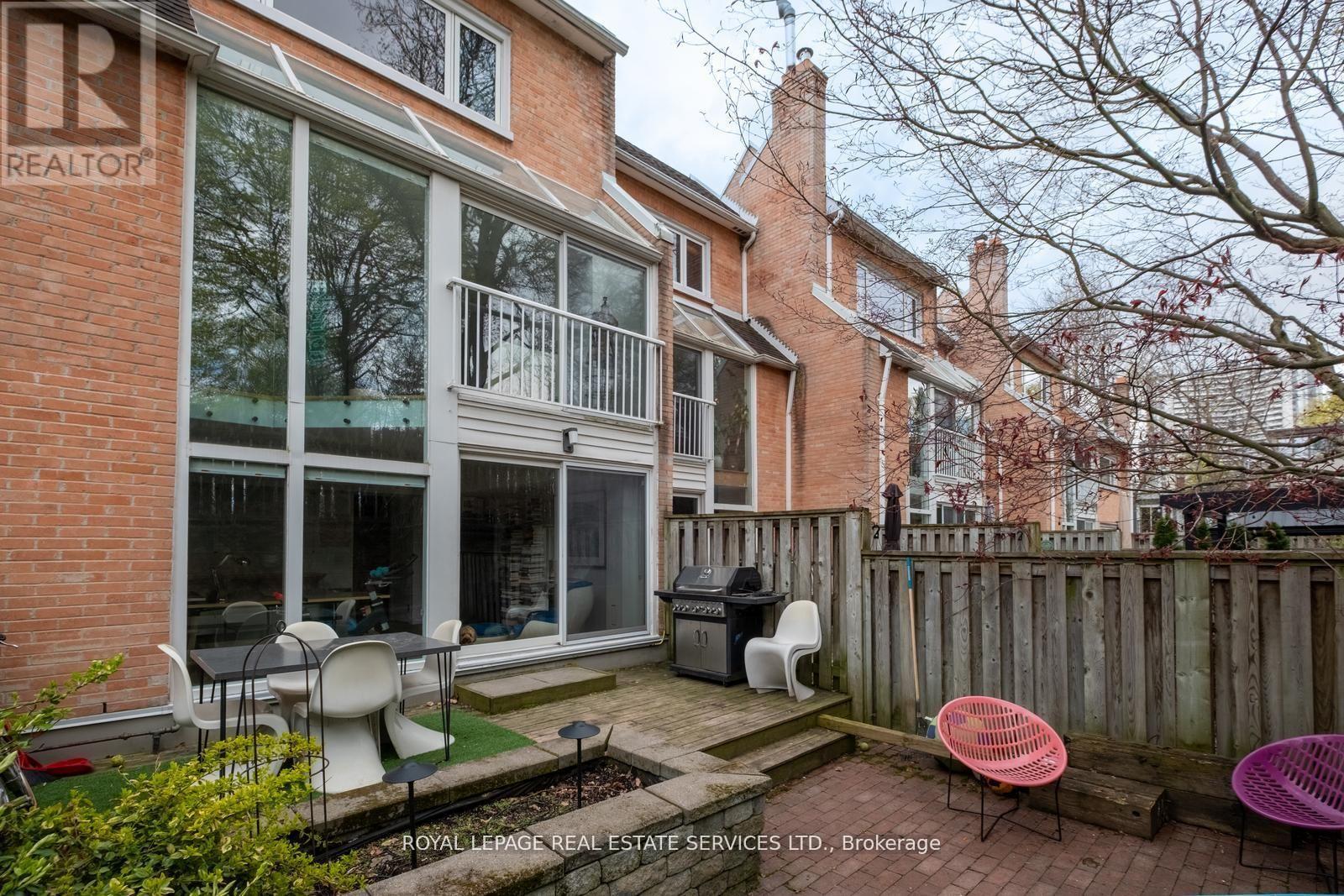 #16 390 WELLESLEY STREET E - 24
