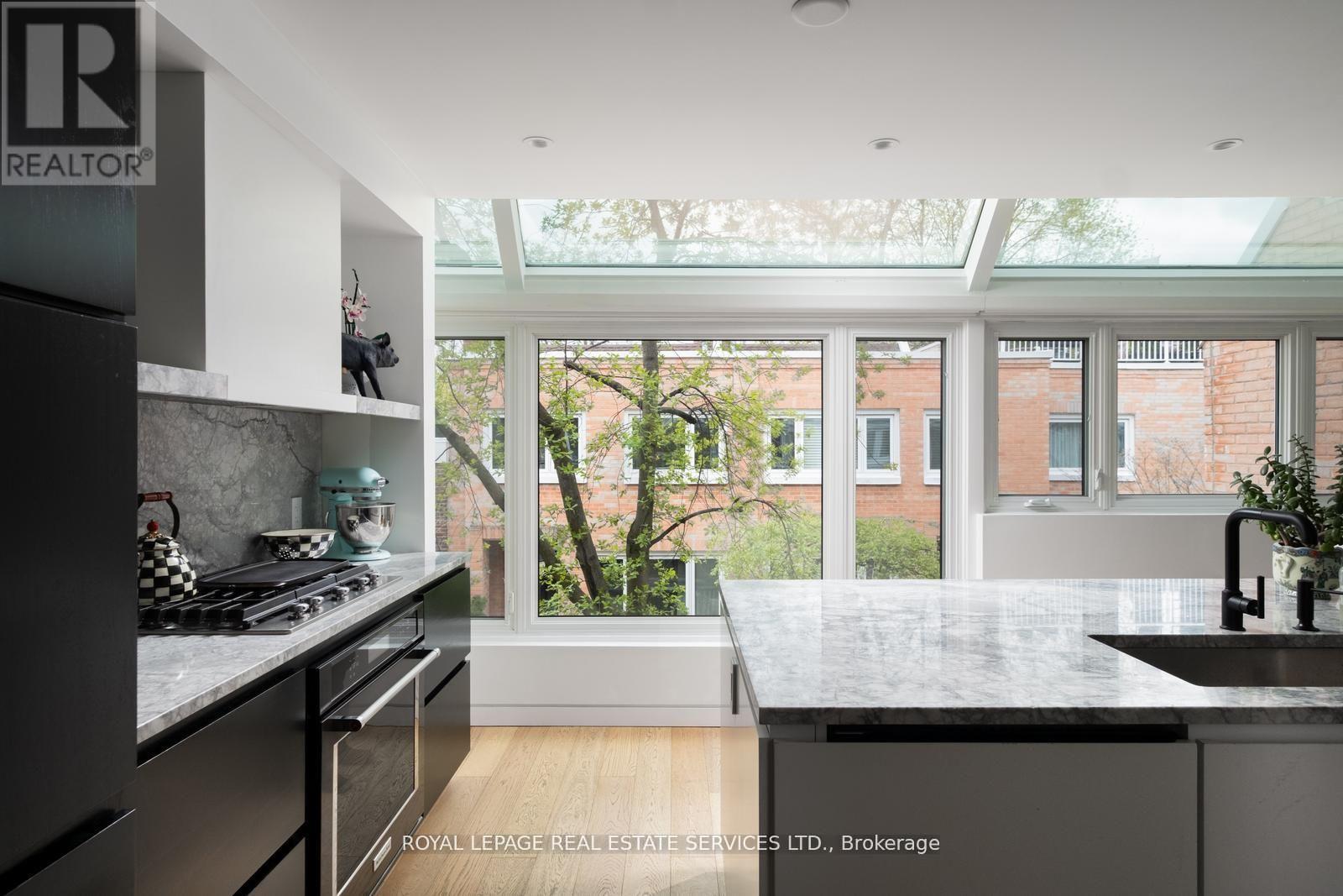 #16 390 WELLESLEY STREET E - 6