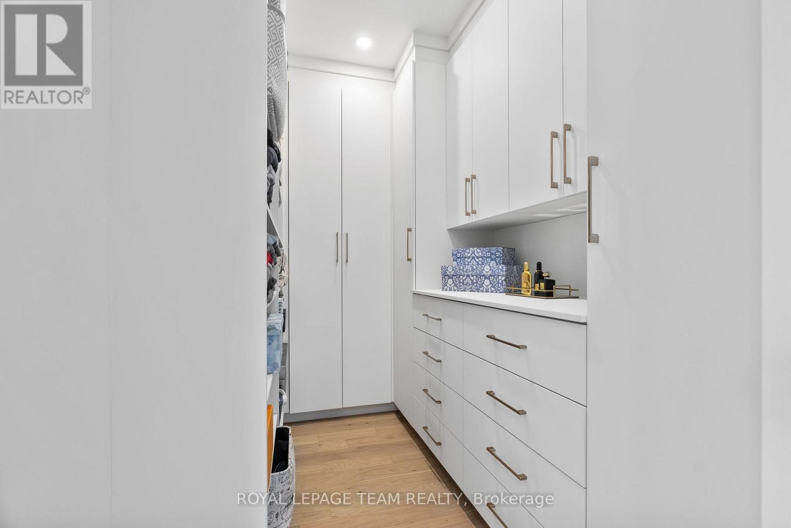 278 AVONDALE AVENUE - 23