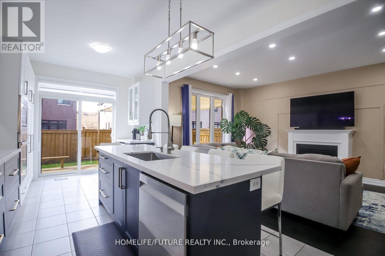 27 OGSTON CRESCENT - 18