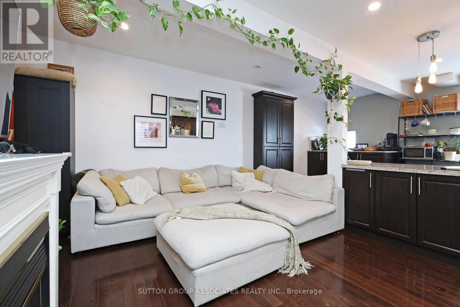 20 ASHDALE AVENUE - 15