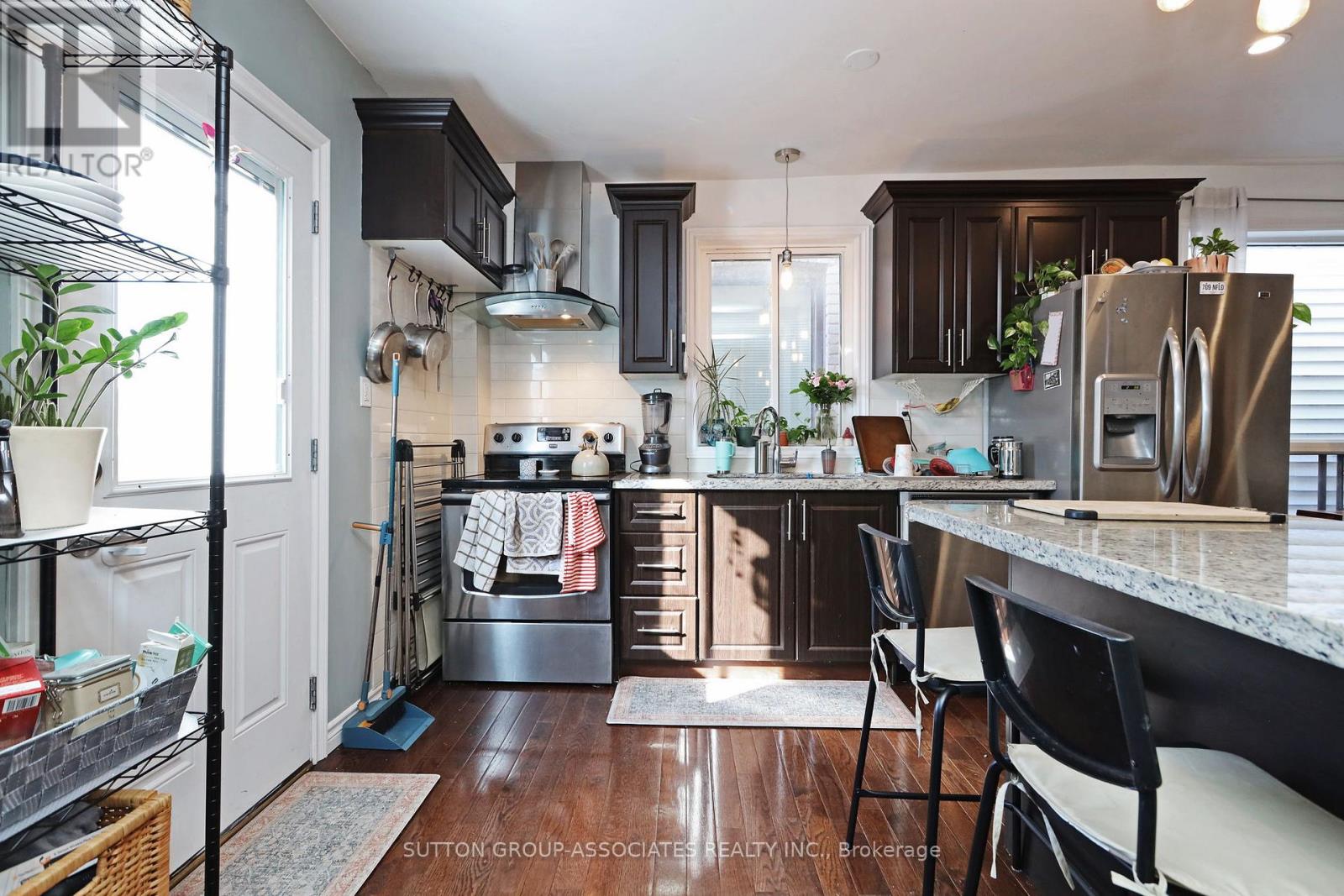 20 ASHDALE AVENUE - 23