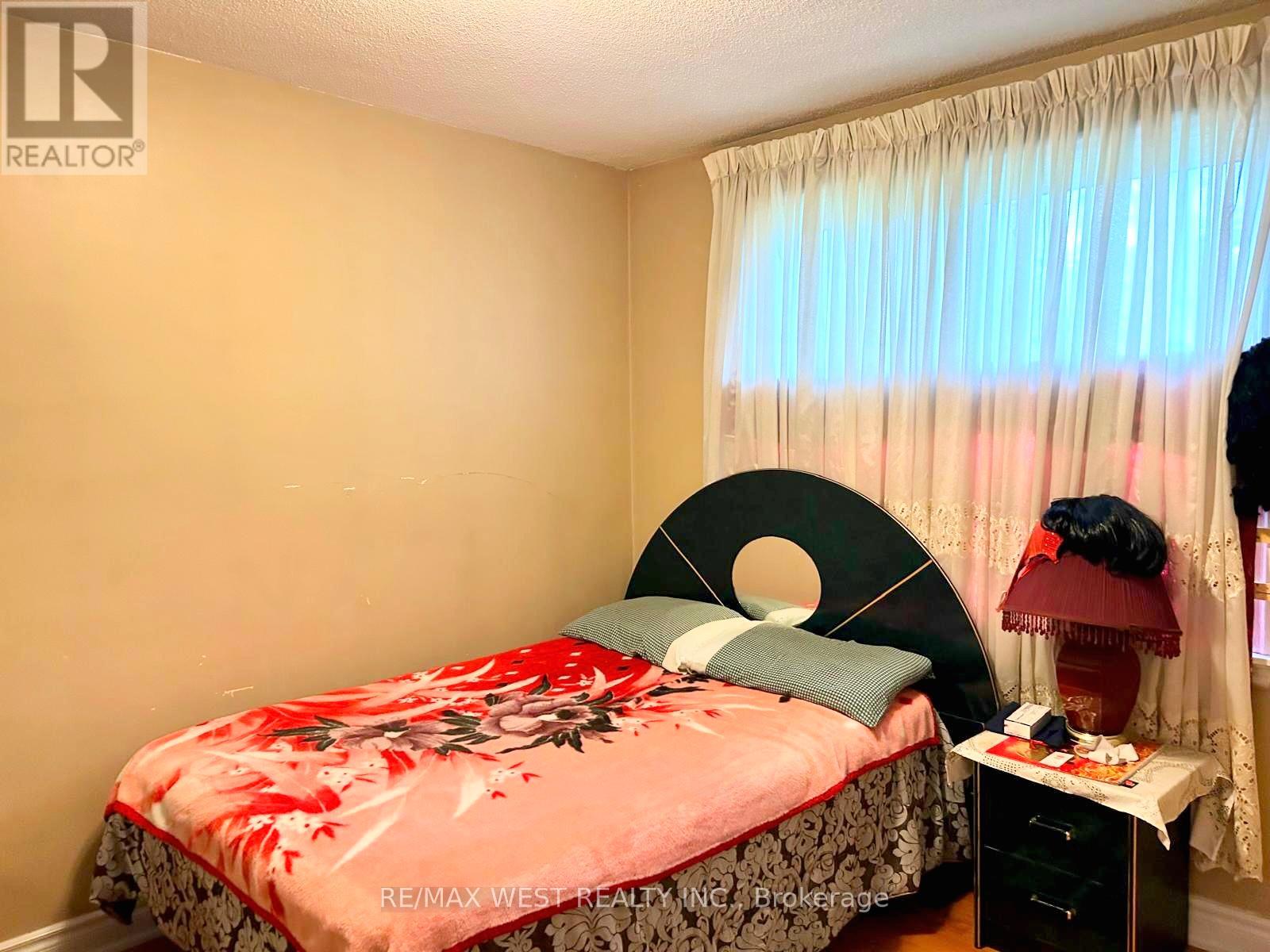 2567 KINGSTON ROAD - 10