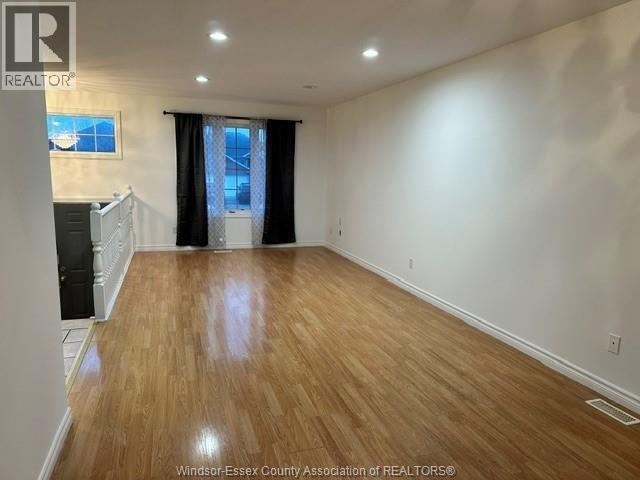 4564 FONTANA AVENUE, Windsor, Ontario, N9G3C8 — Photo 2