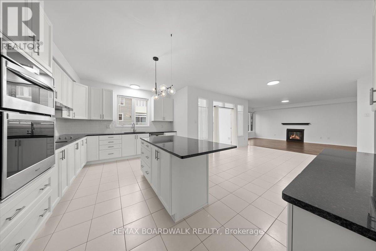 333 HALIBURTON HEIGHTS - 18